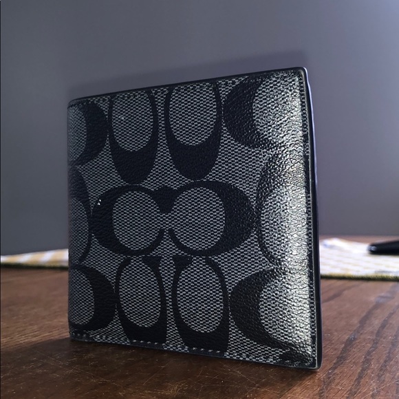 Coach Men’s Wallet Like New, Gently Used - Picture 1 of 4